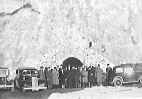 group outside the Wymering shelter