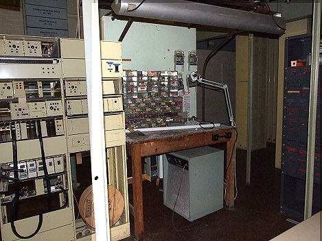  Repair bench.