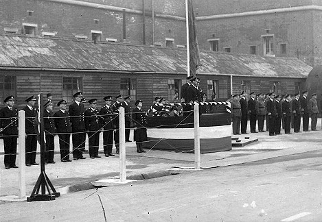 Saluting base