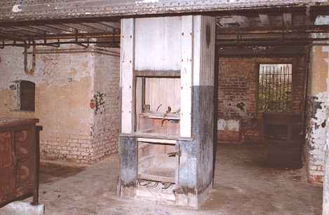 Galley dumb waiter